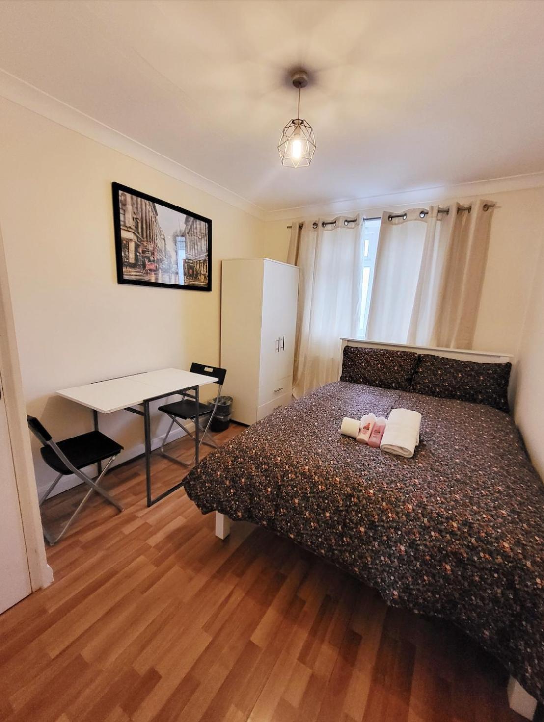 Huge And Affordable 3 Bedroom Flat In Hammersmith For 7 People With Welcome Breakfast 伦敦 外观 照片
